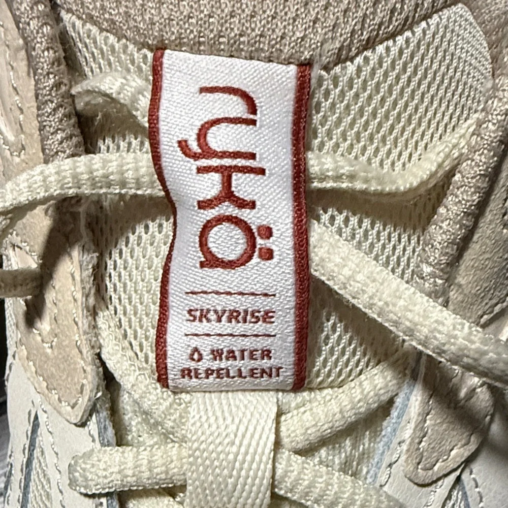 Women’s Ryka Skyrise Water Repellent Athletic Sneakers size 9